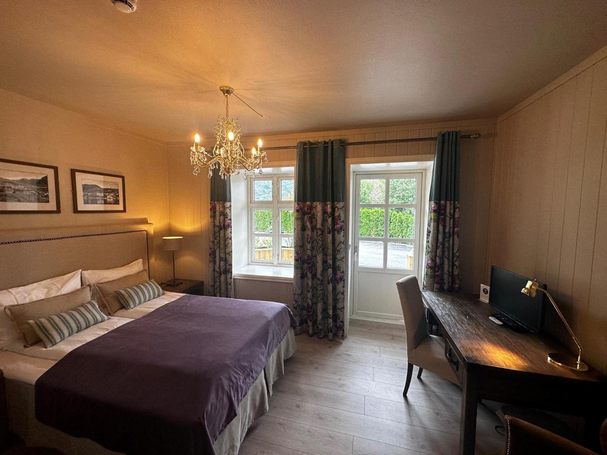 Hofslund Fjord Hotel 3*