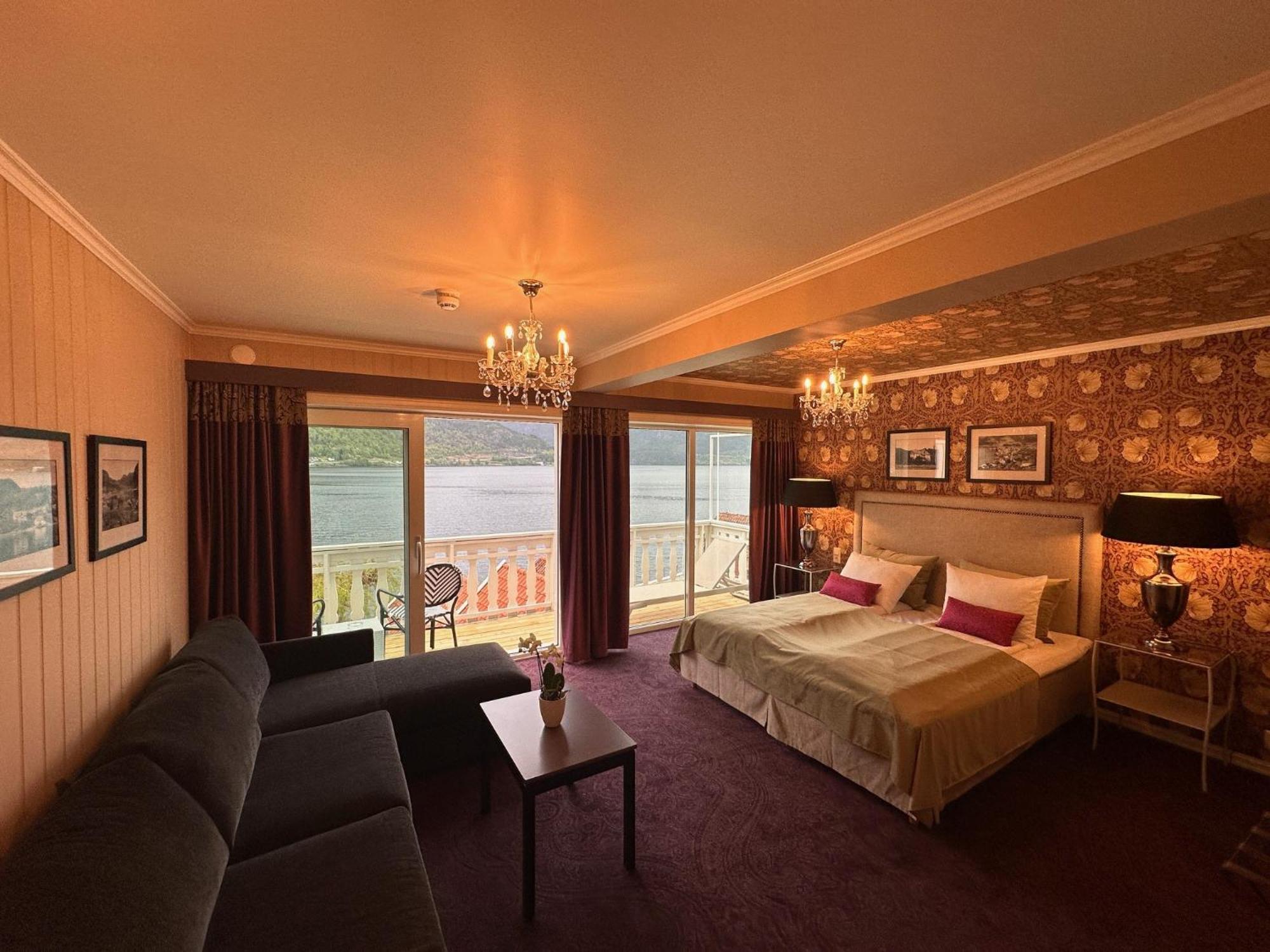 Hofslund Fjord Hotel 3*